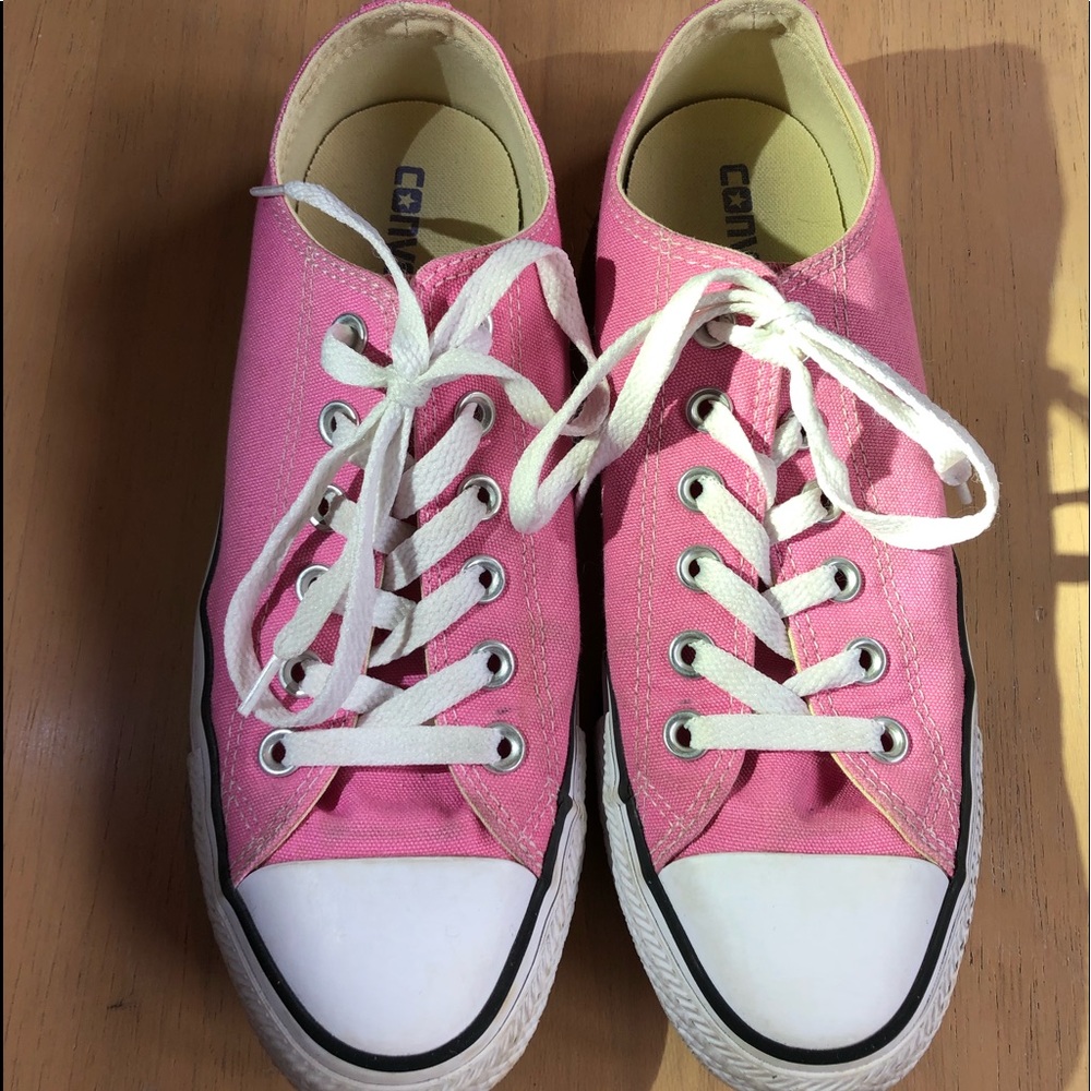 Converse women’s low top shoes size 8